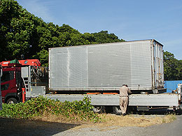 トラックに積み込み完了